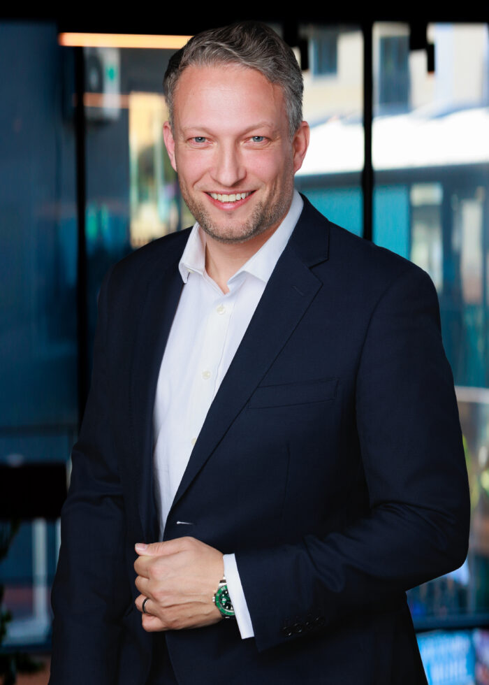 Andrew Cochrane, Gig